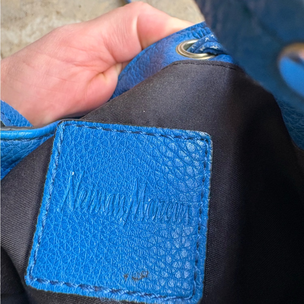 Neiman Marcus Rescue Bag - Picture 4 of 5